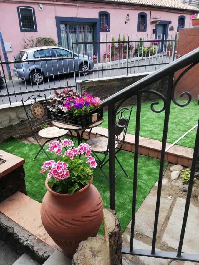 B & B Amici Dell'Etna Николози Екстериор снимка