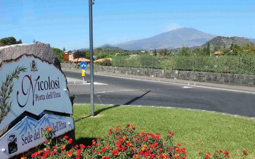 B & B Amici Dell'Etna Николози Екстериор снимка